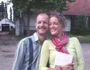 Ome Erno en tante Laura poseren heel gezellig